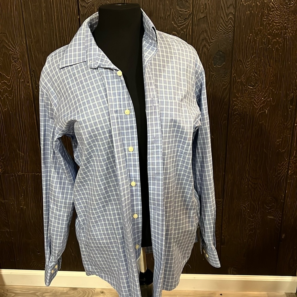 Super nice long sleeve Men’s button up . Hardly worn